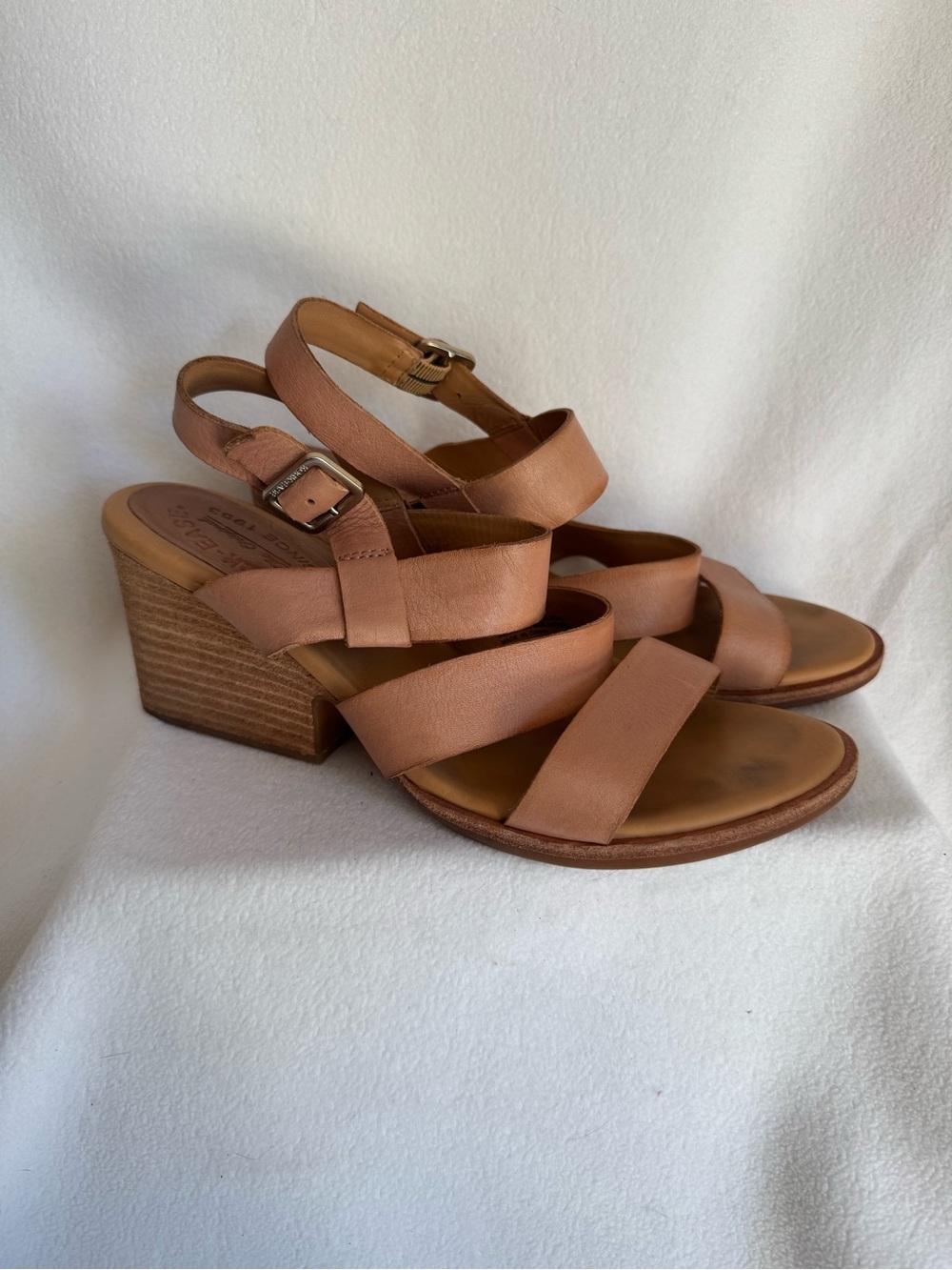 Kork-Ease Women 9 Leather Strappy Sandals Blush Tan Block Heel Buckle